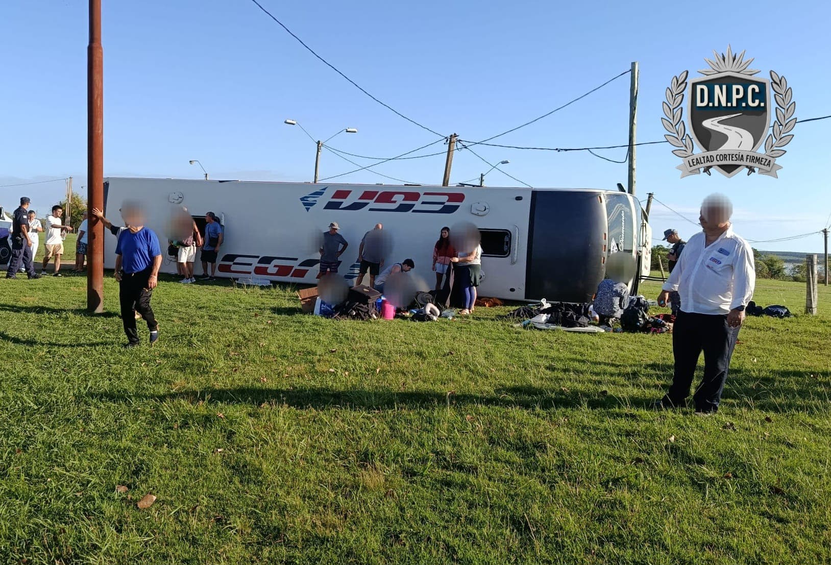 Once personas lesionadas tras vuelco de ómnibus internacional en Flores