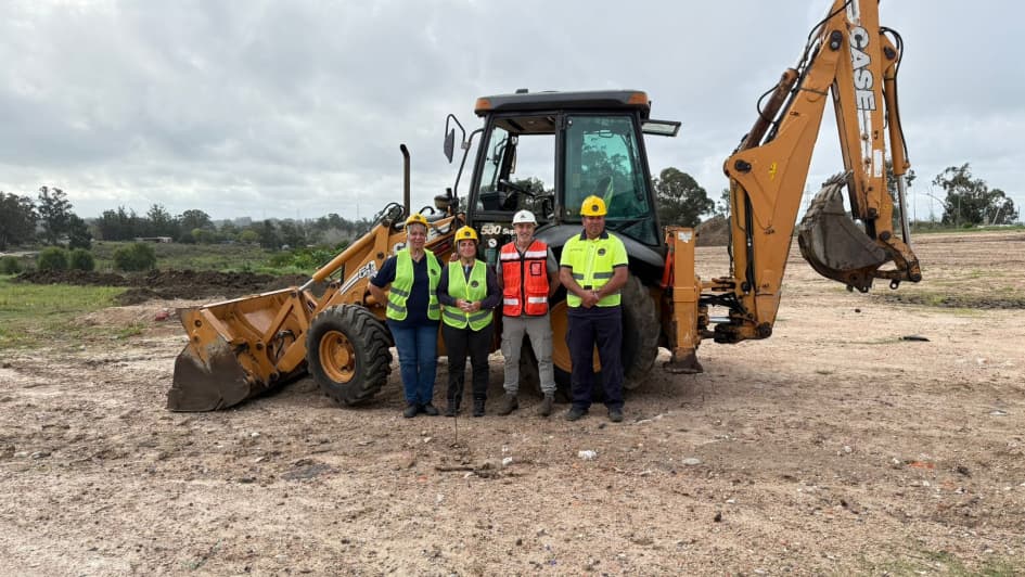 Capacitación en maquinaria vial para mujeres avanza con etapa práctica en Maldonado