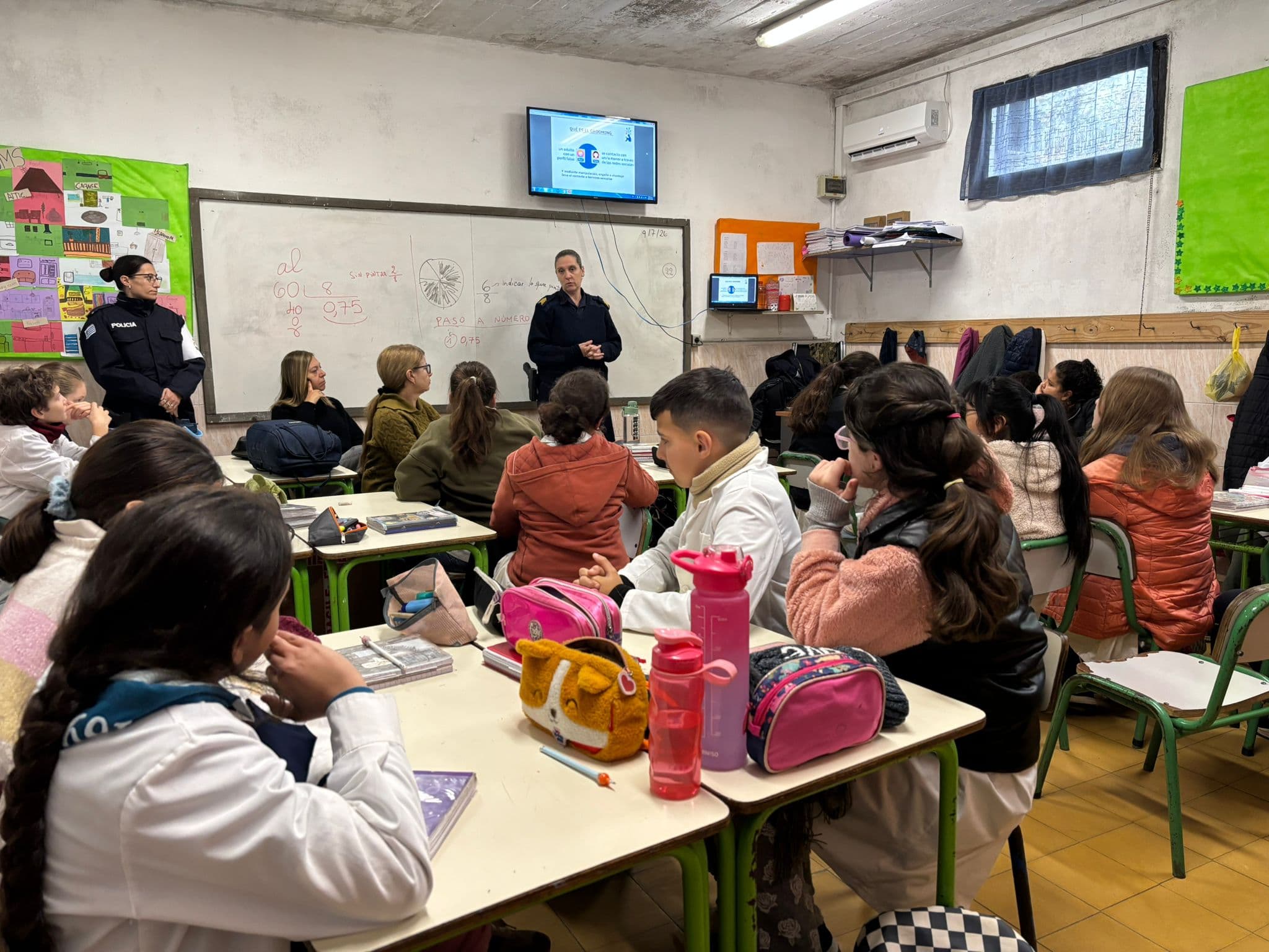 Policía brindó charla sobre seguridad y riesgos en redes sociales a escolares de Punta del Este