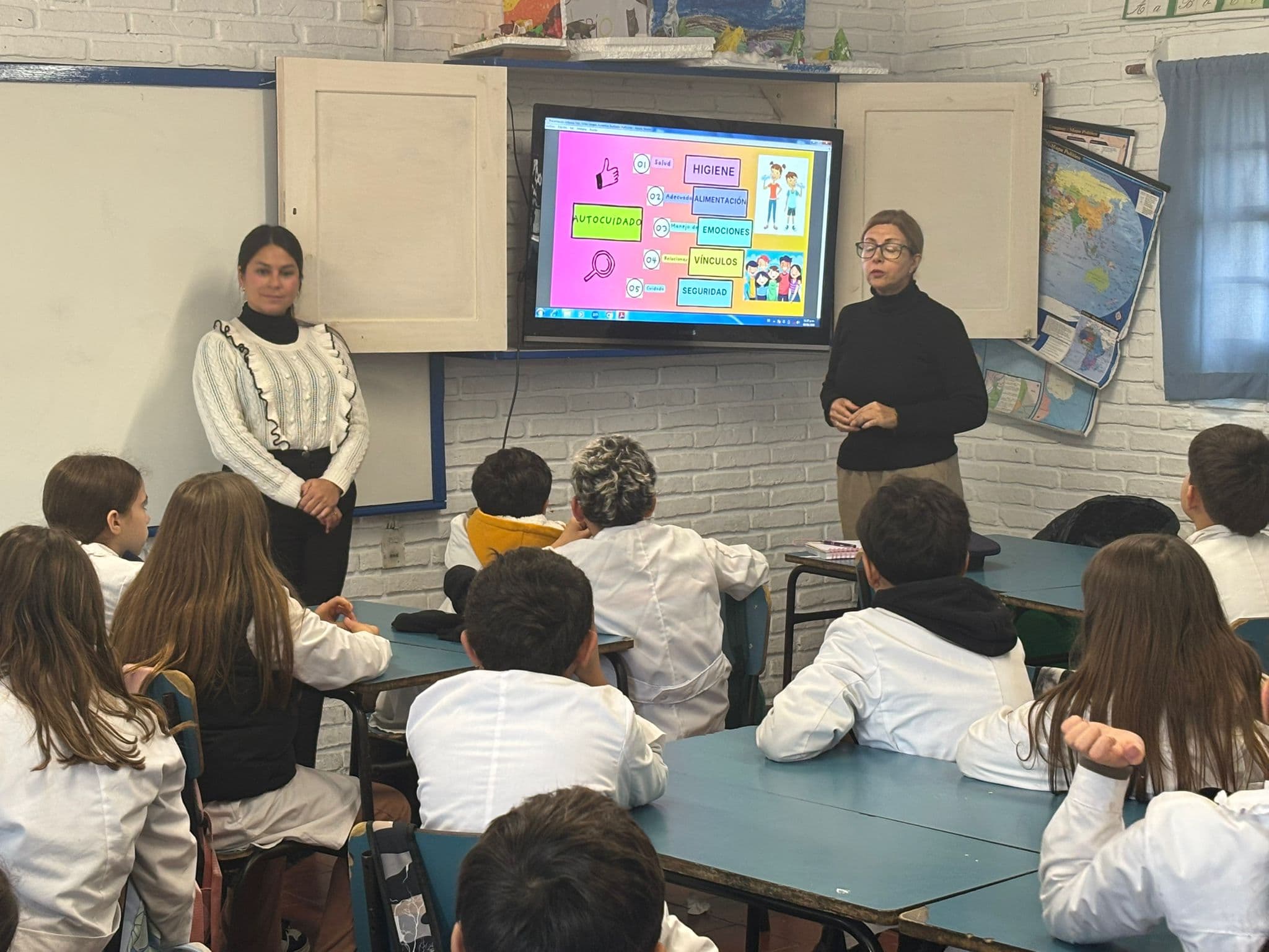 Alumnos de la Escuela 8 de San Carlos recibieron charla sobre seguridad ciudadana y riesgos digitales