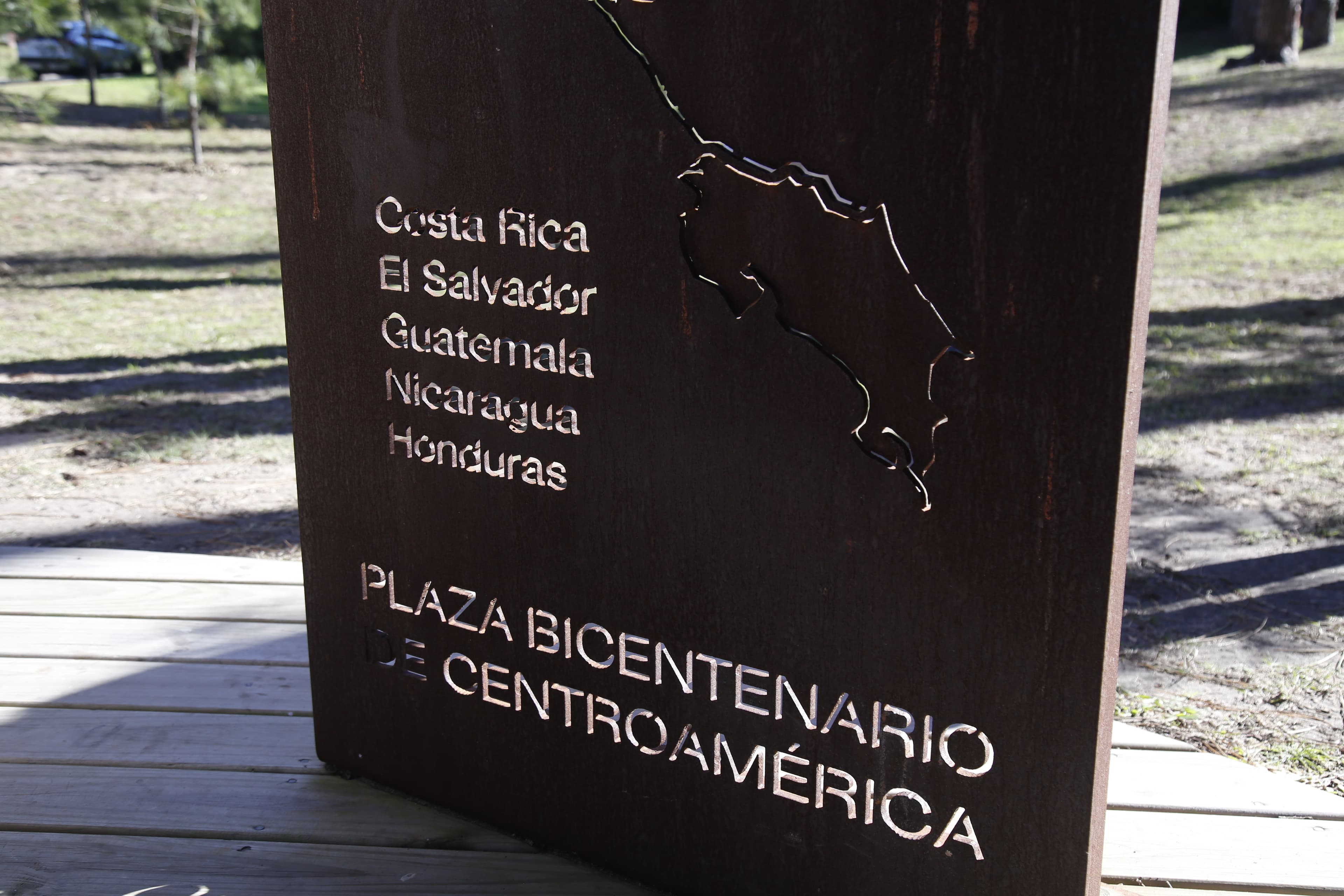 Inauguraron la Plaza Bicentenario de Centroamérica en Punta del Este