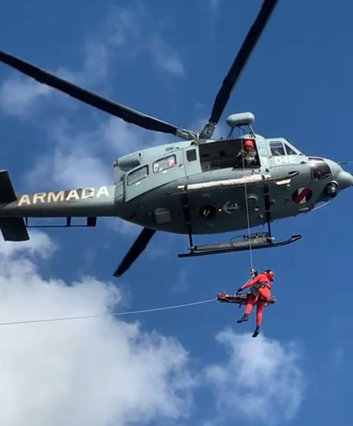 Aviación Naval evacua a tripulante del buque pesquero "Playa Malvín" con cuadro epiléptico