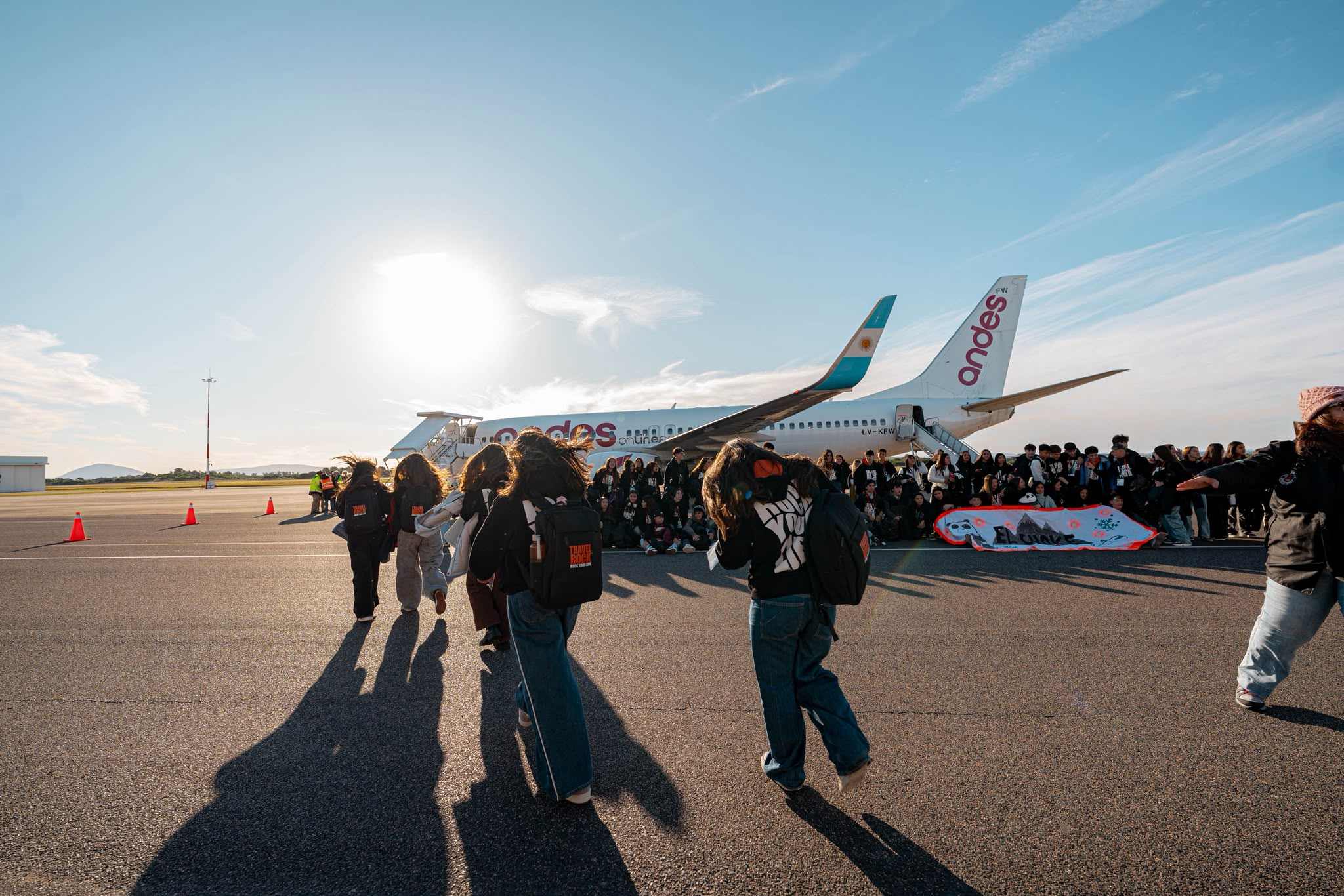 Aeropuerto de Punta del Este opera 40 vuelos con más de 3.000 jóvenes rumbo a Bariloche en julio