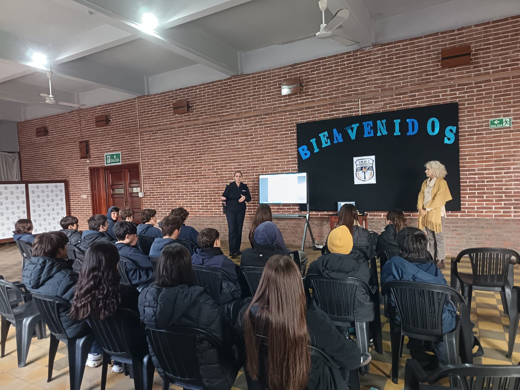 Policia de Maldonado brindó charlas sobre seguridad y tecnología a alumnos del Colegio Hermanas Capuchinas