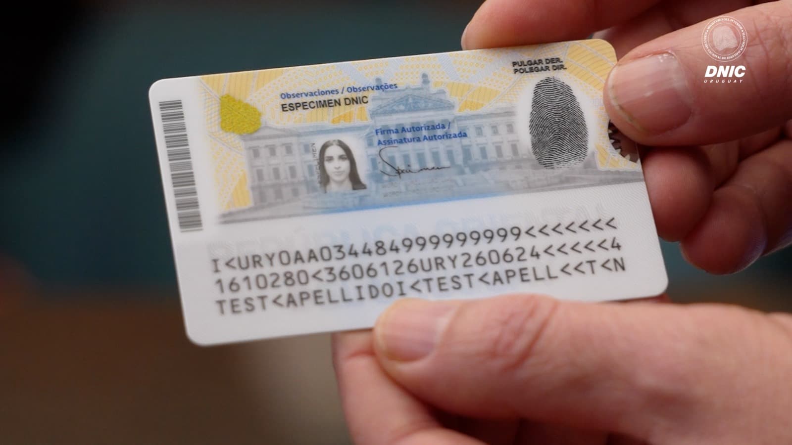 Dirección Nacional de Identificación Civil presentó el nuevo documento de identidad con ocho elementos de seguridad
