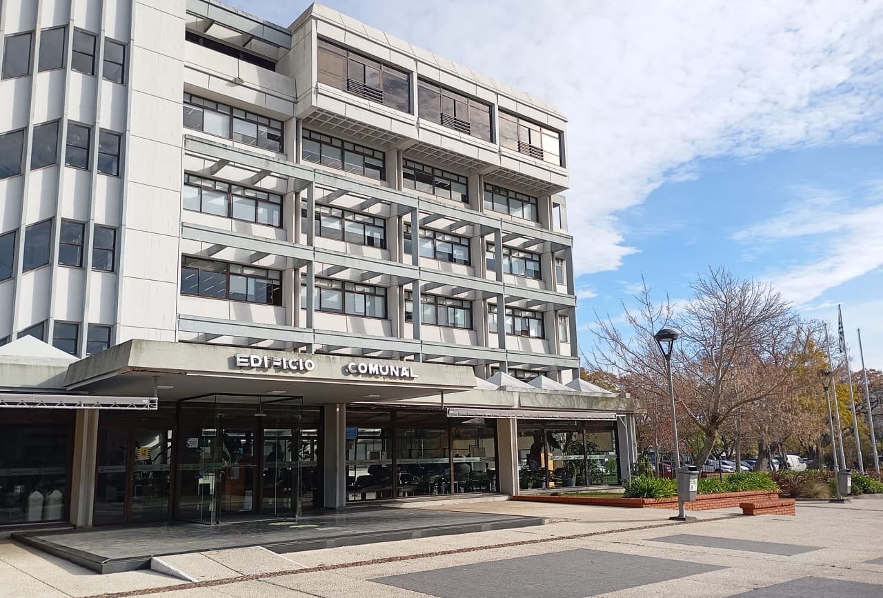 Edificio Comunal y municipios cerrados este 1º de mayo