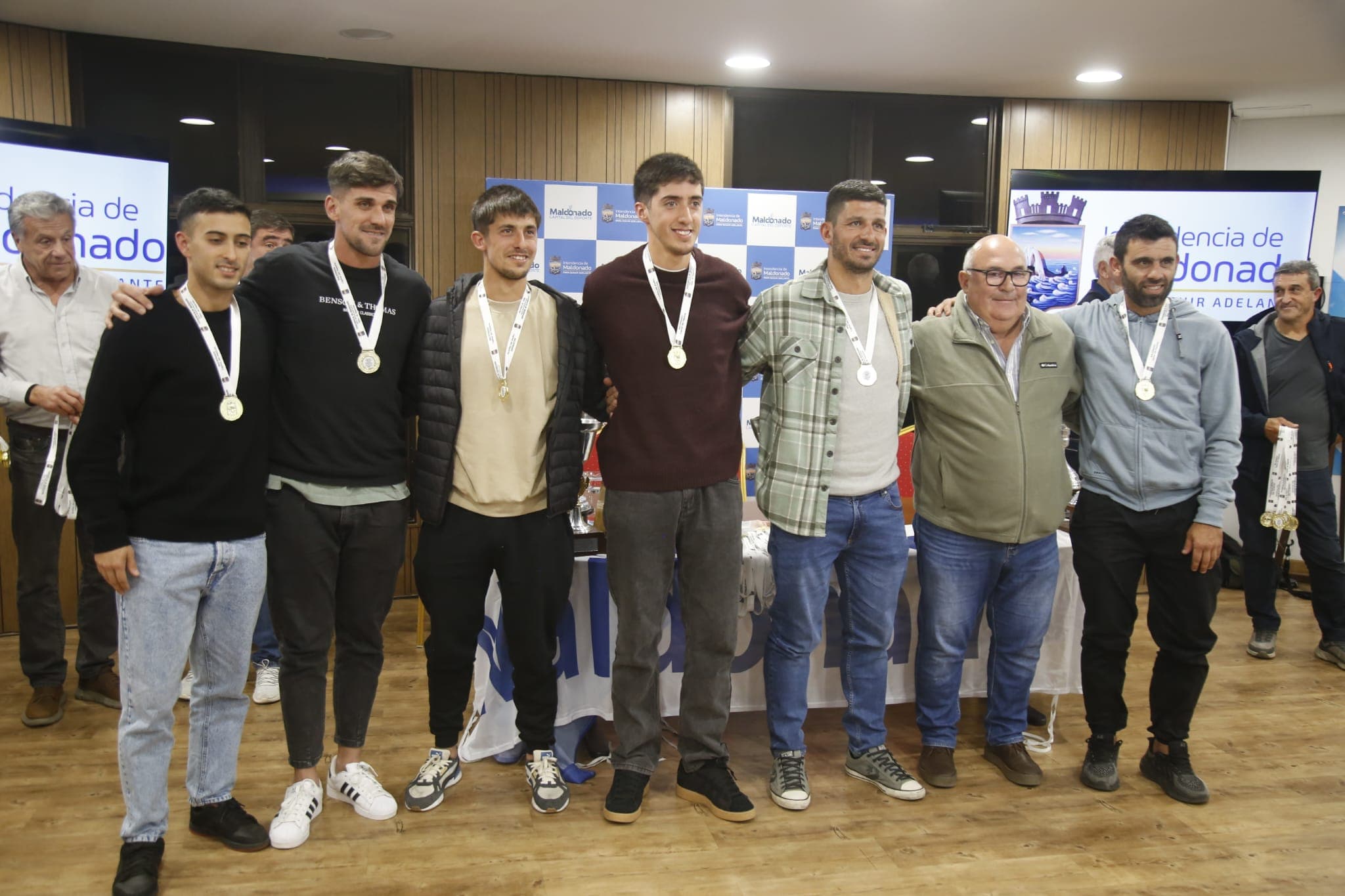 Intendente Abella recibió a los campeones del fútbol del interior