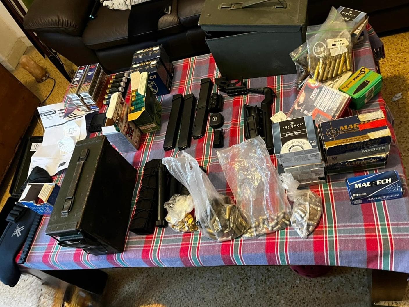 Ministerio del Interior desbarata organización que vendía armas para el mercado ilícito en Maldonado y otros 4 departamentos
