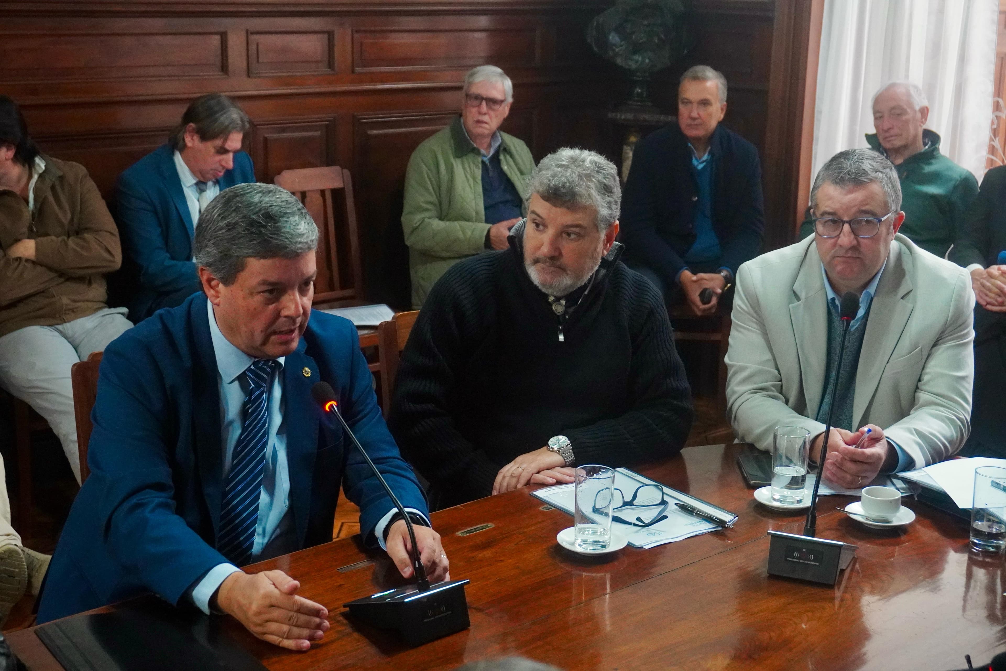 Blancos critican visión “centralista” e “injusta” en proyectos de saneamiento; Casaretto habló de “capricho” de Ortuño en Casupá