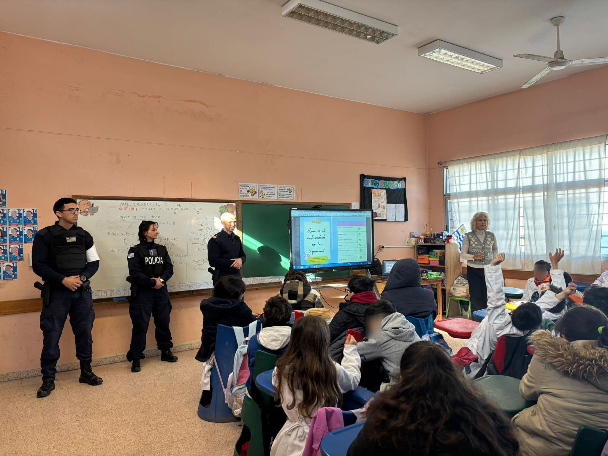 Policía de Maldonado dio una charla sobre seguridad y riesgos digitales a escolares de La Capuera
