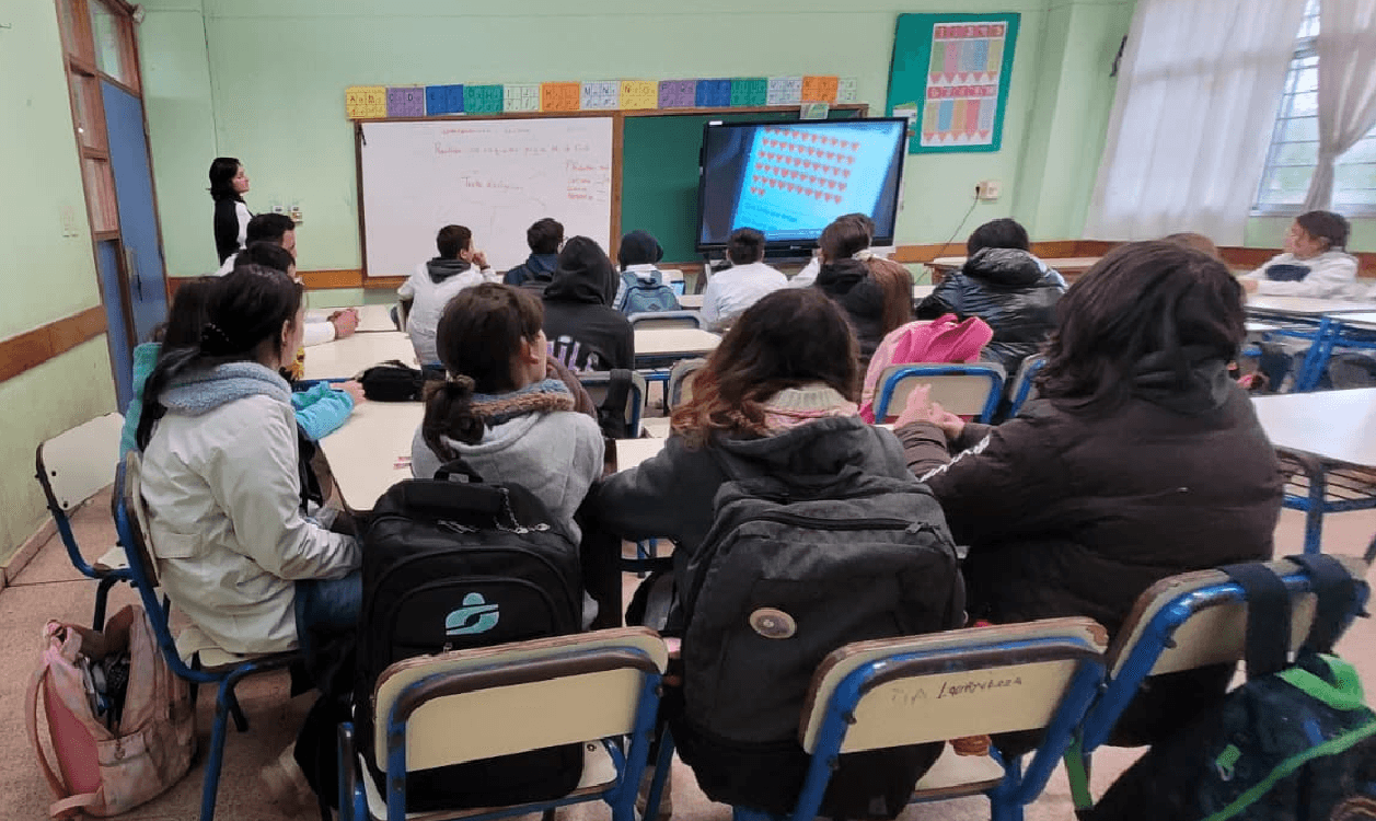 Policía comunitaria de Maldonado llegó a 130 alumnos de la Escuela 108 de La Capuera con charlas sobre riesgos digitales